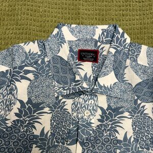 UNTUCKit Blue and White Pineapple Print Shirt